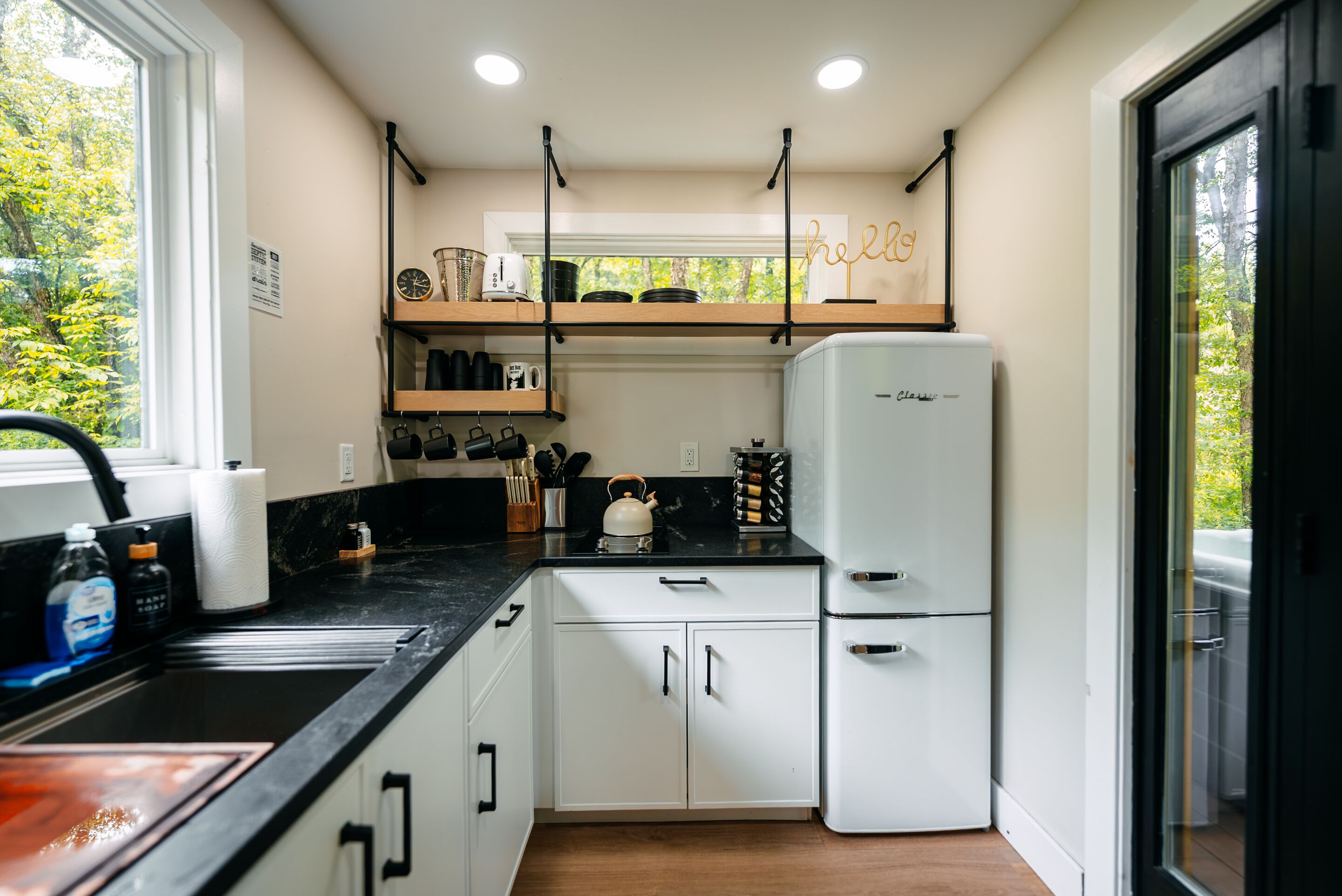 Coffee/tea maker, fridge, microwave, toaster