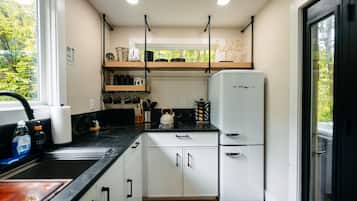 Coffee/tea maker, fridge, microwave, toaster