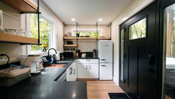 Coffee/tea maker, fridge, microwave, toaster