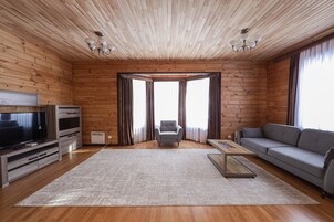 Cortinas blackout y sistema de insonorización 