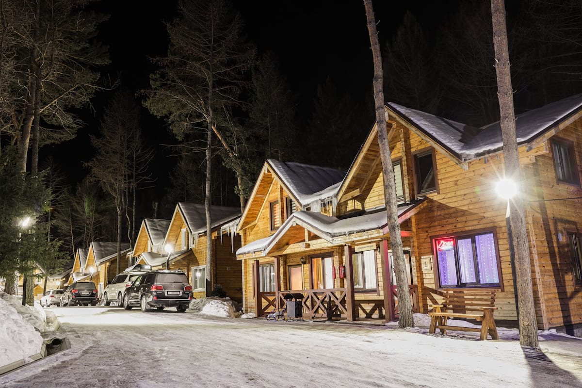 Grand-mökki | 3 makuuhuonetta, pimennysverhot, äänieristys, silitysrauta/-lauta