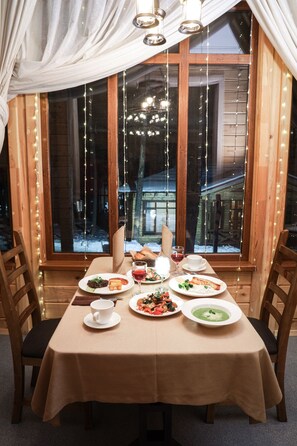 Restaurant - Ski Paradise hotel (Karakol)