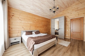 Cottage Comfort | Tirai kedap cahaya, kedap suara, setrika/meja setrika, dan Wi-Fi gratis