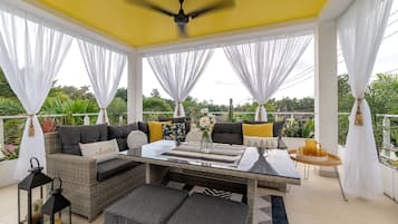 Exclusive Villa, 5 Bedrooms | Terrace/patio