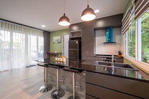 Villa exclusiva, 5 habitaciones | Cocina privada | Hervidor eléctrico