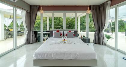 Luxury and Playful 5 Bed Pool Villa - CC