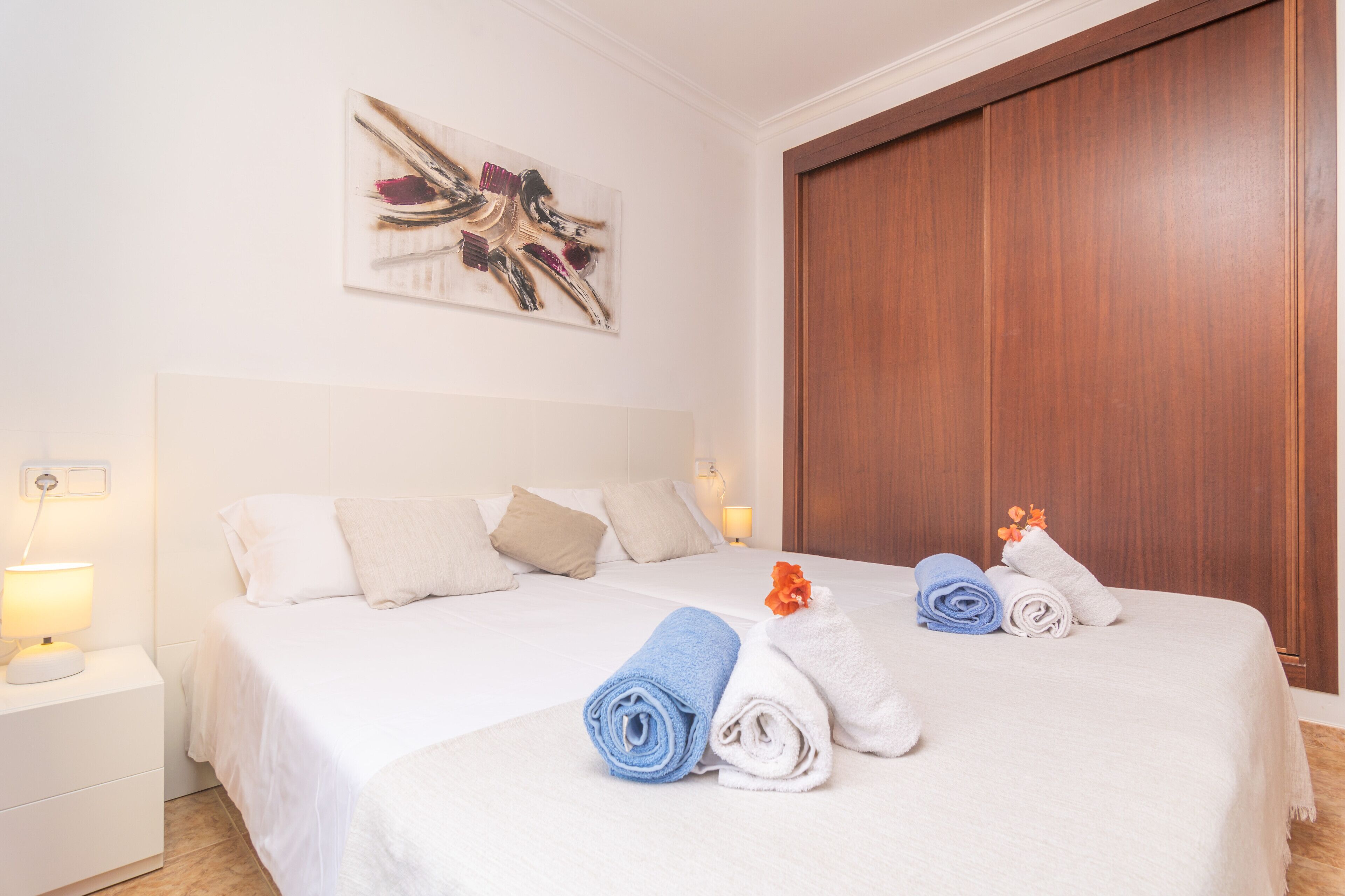 3 dormitorios, tabla de planchar con plancha, wifi gratis y ropa de cama