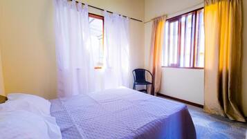 Traditional Room | Premium bedding, down comforters, free WiFi