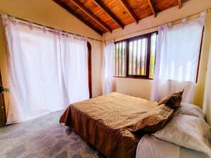 ห้องทราดิชันนัล | เครื่องนอนระดับพรีเมียม, ผ้านวมขนเป็ด, Wi-Fi ฟรี