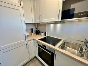Fridge, microwave, oven, stovetop - 3060 - Haffkamp 22 Grömitz - Wohnung am Haffkamp 22 (Grömitz)
