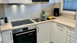 Kaffetrakter/tekoker, kjøleskap, mikrobølgeovn og ovn
