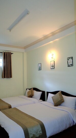 City-rum - 2 dubbelsängar | Skrivbord, mörkläggningsgardiner och gratis wi-fi