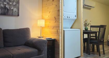 Studio w/deck, grill, laundry