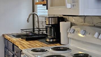 Coffee/tea maker, fridge, microwave, oven