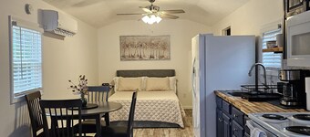 Studio w/spacious bathroom 14 miles to Ft Benning/Ft Moore