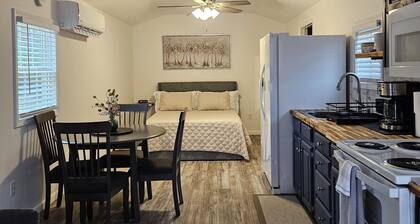 Studio w/spacious bathroom 14 miles to Ft Benning/Ft Moore