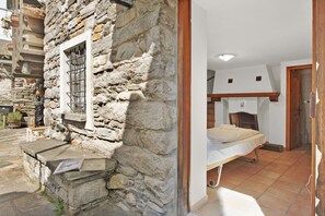 2 bedrooms, bed sheets - Rustico Esterina, Lavertezzo, Val Verzasca, Switzerland (Lavertezzo, Val Verzasca)