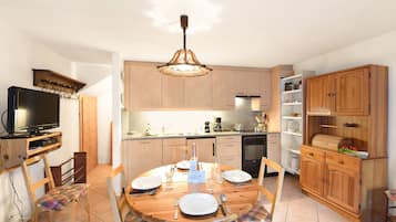 Køleskab, ovn, kogeplade, opvaskemaskine