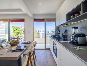 Fridge, oven, dishwasher, coffee/tea maker