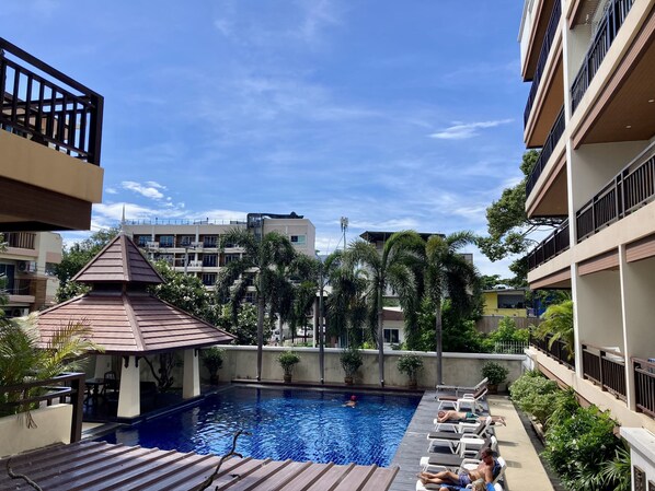 Outdoor pool - Jomtien Beach Penthouses by PSR (Pattaya)