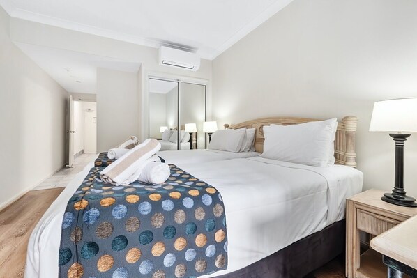 1 habitación, tabla de planchar con plancha, wifi gratis y ropa de cama 