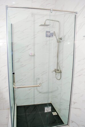 Executive Room | Bathroom | Free toiletries - Ocean Park Hotel  Lekki Phase 1 (Lekki)