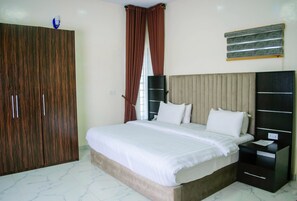 Desk, laptop workspace, soundproofing, free WiFi - Ocean Park Hotel  Lekki Phase 1 (Lekki)