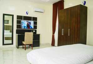 Desk, laptop workspace, soundproofing, free WiFi
