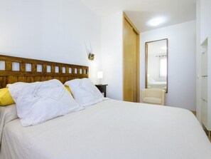 3 quartos, escrivaninha, acesso à internet