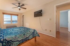 4 bedrooms, WiFi, bed sheets