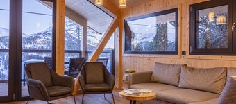 Superior Chalet # 2 with Sauna & Hot Tub