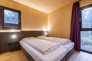 4 bedrooms, free WiFi, bed sheets