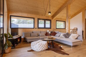 TV - Superior Chalet # 6 with Sauna & Hot Tub (Turrach)