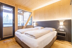 4 室のベッドルーム、WiFi (無料)、ベッドシーツ