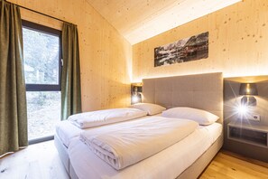 4 室のベッドルーム、WiFi (無料)、ベッドシーツ