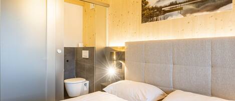 4 quartos, Wi-Fi de cortesia, roupa de cama