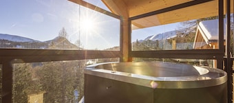 Superior Chalet # 3 with Sauna & Hot Tub