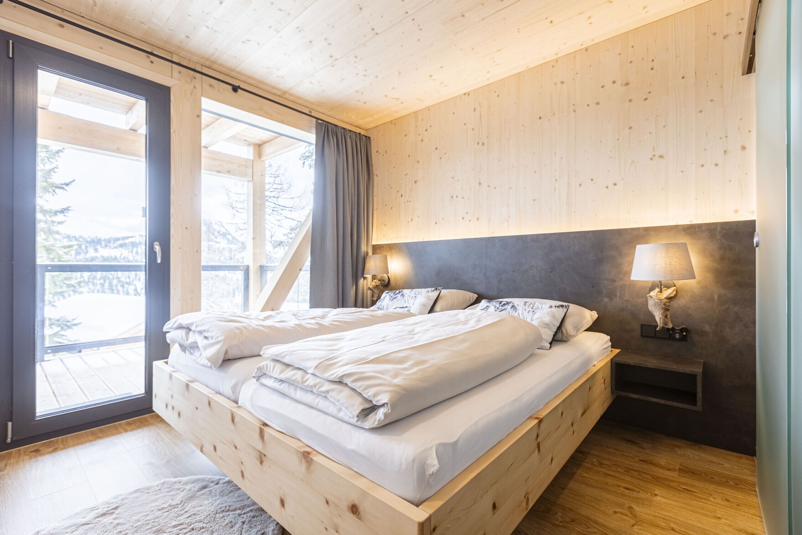4 bedrooms, bed sheets