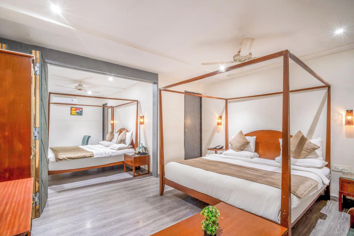 Family Room | 1 bedroom, premium bedding, down duvets, laptop workspace