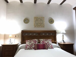 6 bedrooms, bed sheets