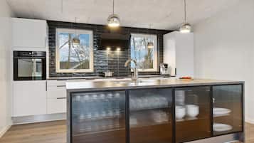 Køleskab, opvaskemaskine, kaffe-/temaskine