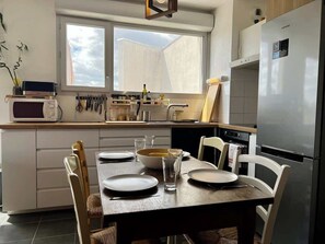 Fridge, microwave, oven, coffee/tea maker