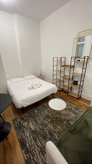 Free WiFi, bed sheets