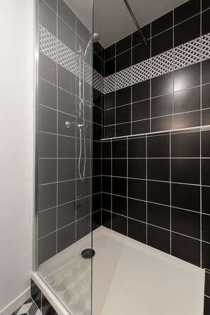 Douche, serviettes fournies