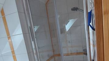 Bruser, hårtørrer, håndklæder