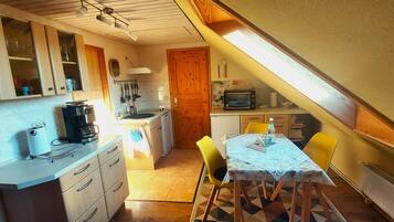 冷蔵庫、オーブン、コンロ、食器洗い機