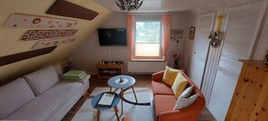 TV - Apartment 'Ferienwohnung Lucke' with Mountain View, Private Terrace and Wi-Fi (Oybin-Luftkurort Lückendorf)