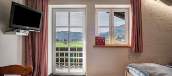 Studio Apartment 'Appartement  Braun 1' with Mountain View, Balcony and Wi-Fi
