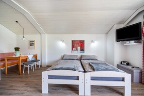 1 bedroom, free WiFi, bed sheets