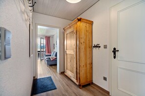 Interior - Apartment 'Ferienwohnung Braun' with Mountain View, Balcony and Wi-Fi (Bolsterlang)